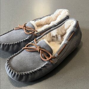 UGG Women's Gray and Tan Slippers